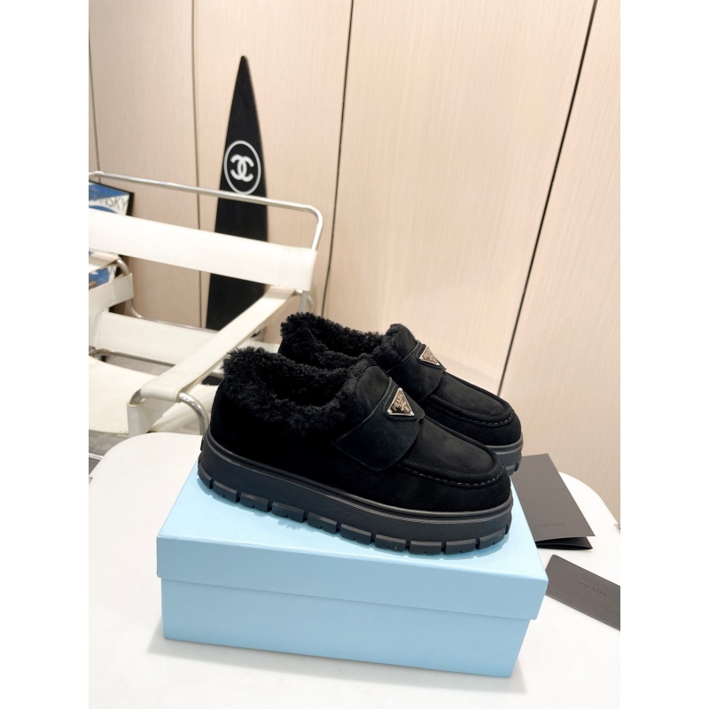 Pra*a casual shoes